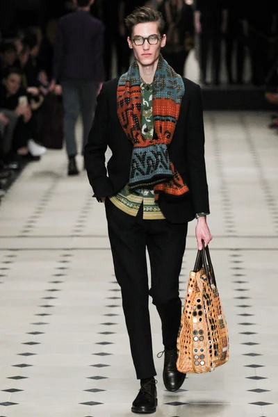 Look 15